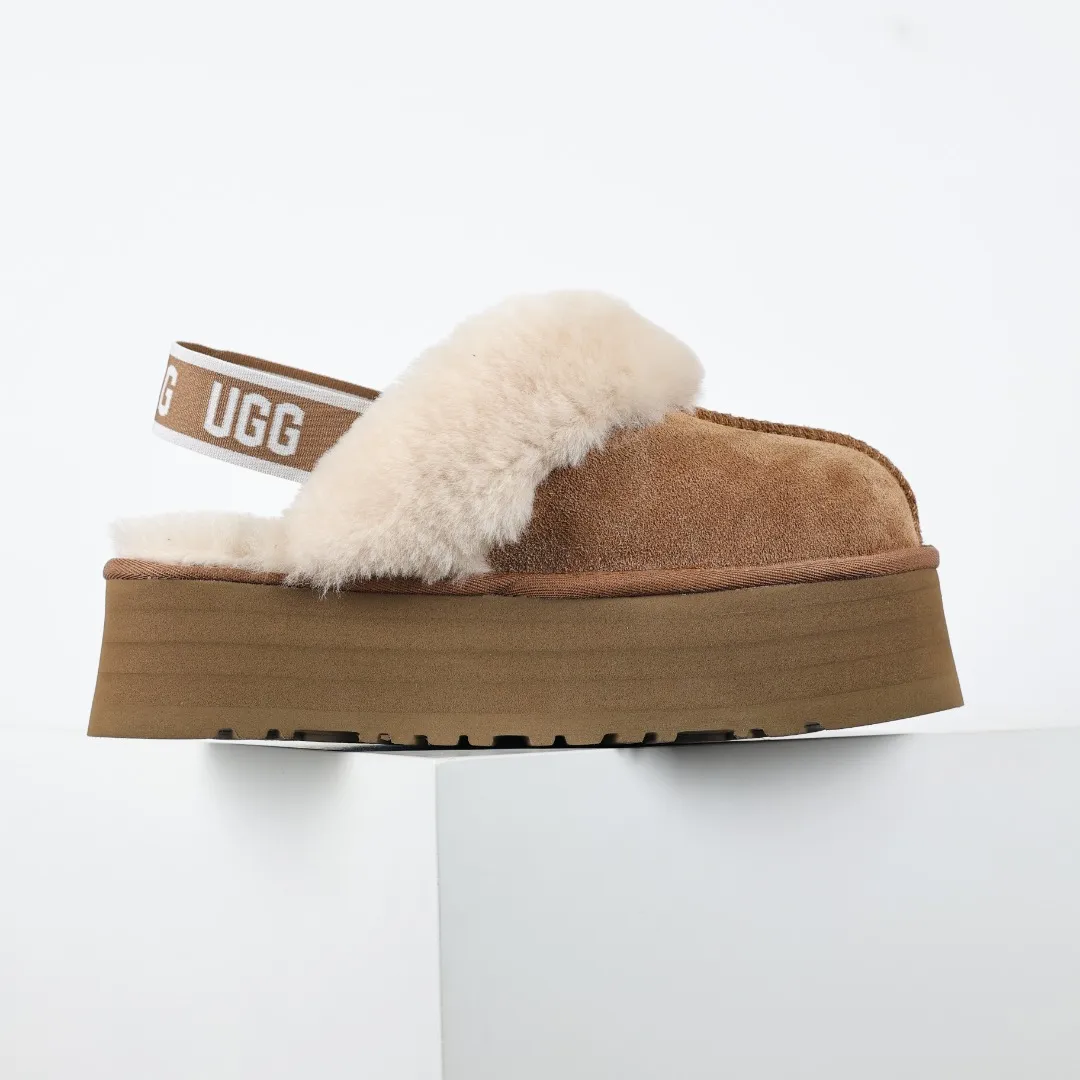 Pick up locally 💰600 Core recommended good price It is a very suitable choice for home use. In recent years, uug has launched a series of styles, which are partially geared towards the preferences of young consumers and have also moved to the forefront of fashion trends. Shoe body material: water-repellent coated suede upper, 17 mm UGGPURE™ implantable wool insole, lightweight non-slip and comfortable rubber outsole, with brand LOGO and trademark, with full packaging Size: 35 36 37 38 39 40